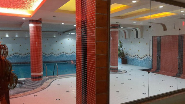 هتل آپارتمان تخت طاووس سرعین